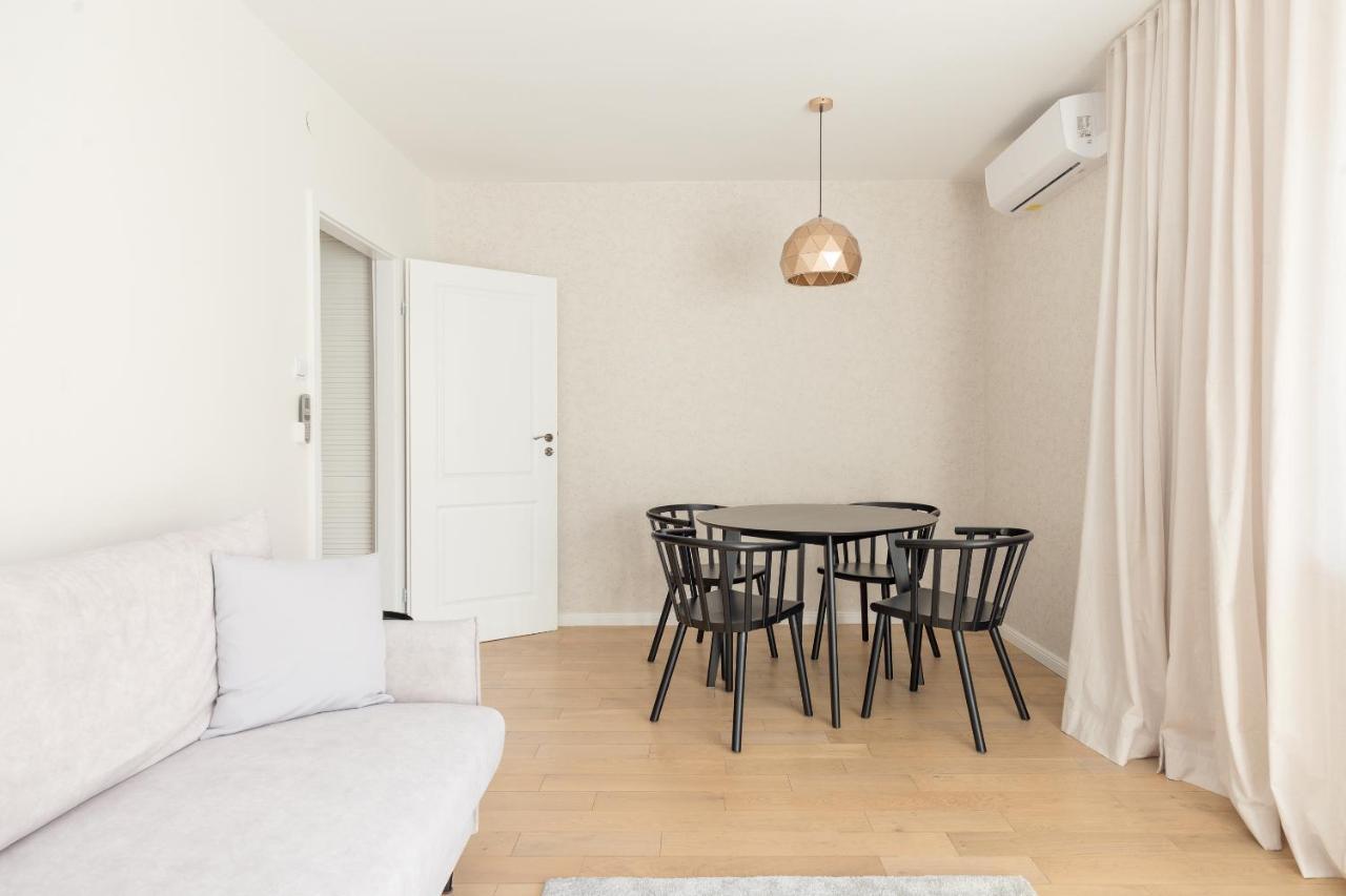Apartment Grand Theater Beige *